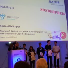 Maria Allkämper erzielte im Fachbereich Chemie den 2. Platz und den Sonderpreis des Verbands MNU, welcher mit einem Praktikum am Landesmuseum München verbunden ist.© Dr. Kevin Bähner 