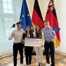 Jakob Dax, Alicia Steffens, Julie Kölsch und Henry Jung bei der Siegerehrung (v.l.n.r.)